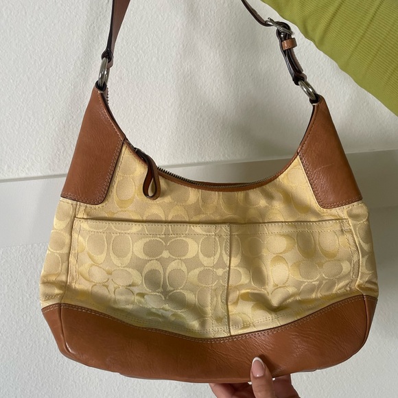 Authentic Coach purse. - Picture 6 of 8